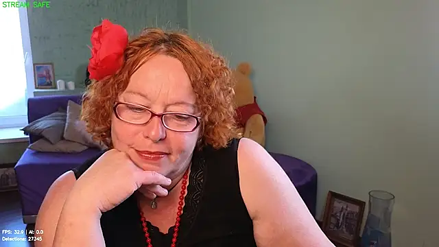 Snapshot of Fara_Flutte chatting on 06.21.26 Fara Flutte online show from 06.21.26