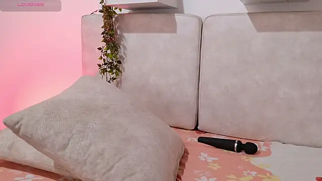 Snapshot of Hanni_Dulce_ chatting on 04.08.26 Hanni Dulce online show from 04.08.26