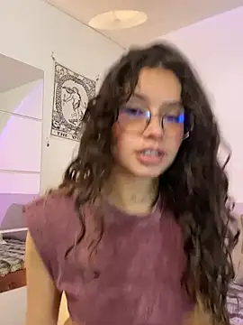 Snapshot of Dreanaa chatting on 07.21.26 Dreanaa online show from 07.21.26
