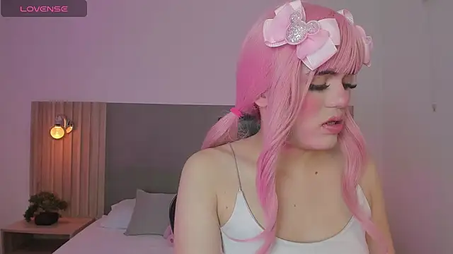 Snapshot of loly_berry chatting on 06.17.26 loly berry online show from 06.17.26