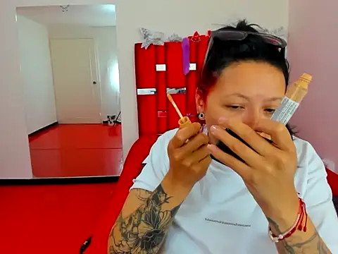 scarlett red 1 online show from 05.20.26