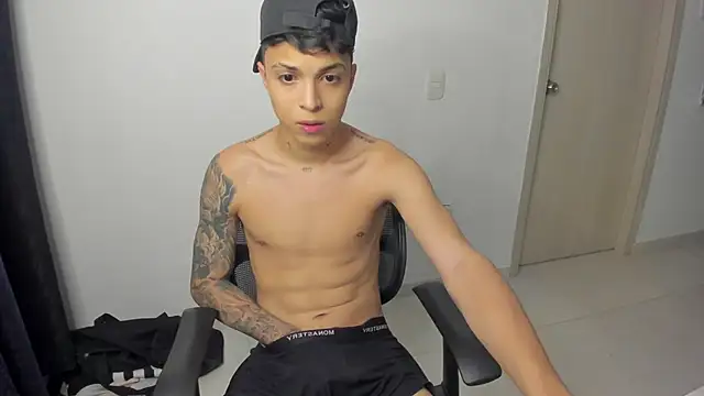 Snapshot of ZAndrew_Gold chatting on 05.29.26 ZAndrew Gold online show from 05.29.26