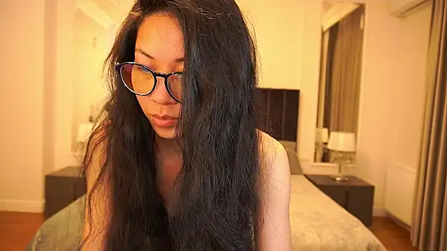 YunaYum online show from 04.20.26