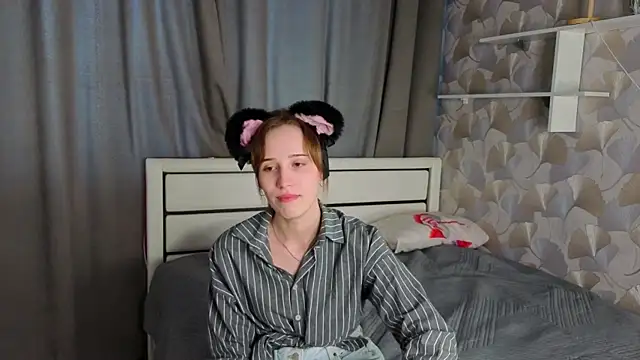 Snapshot of MitsuePostel chatting on 04.23.26 MitsuePostel online show from 04.23.26