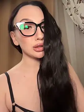 Snapshot of MileyBliss chatting on 04.15.26 MileyBliss online show from 04.15.26