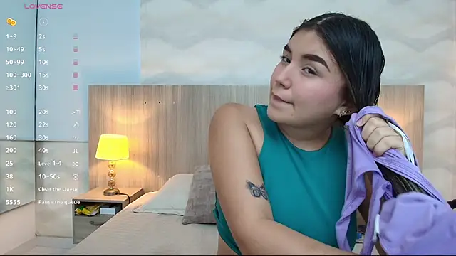 Snapshot of skinny_laura chatting on 07.13.26 skinny laura online show from 07.13.26