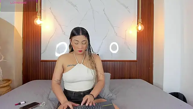 Snapshot of Eroticxcouple chatting on 05.02.26 Eroticxcouple online show from 05.02.26