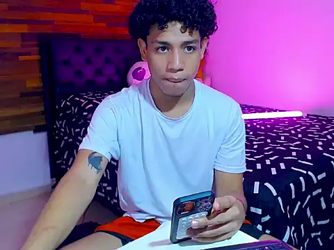 aarom  online show from 04.14.26