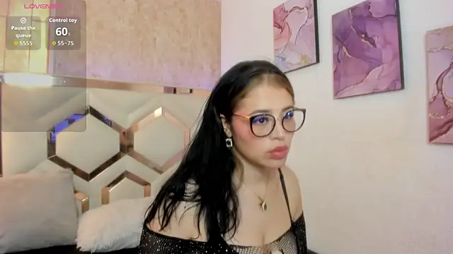 Lips Hotz online show from 04.14.26