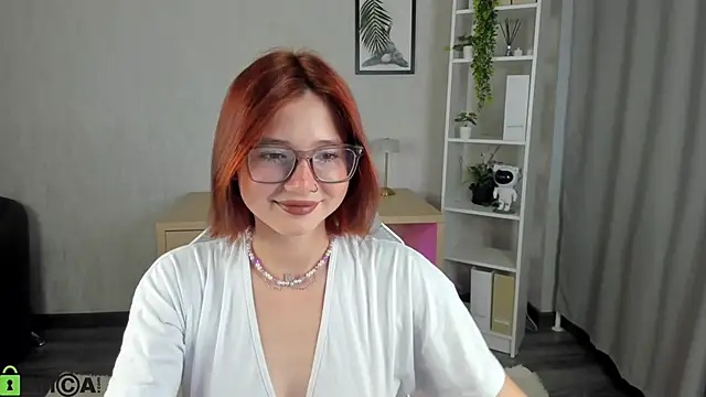 Snapshot of Lessi_Panic chatting on 06.22.26 Lessi Panic online show from 06.22.26