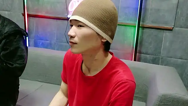 Snapshot of 8585donguri5656 chatting on 04.15.26 8585donguri5656 online show from 04.15.26