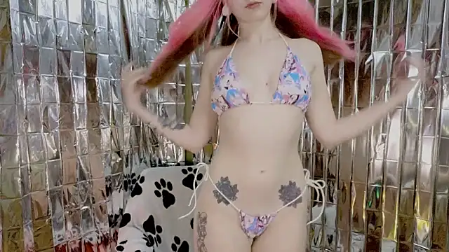 Snapshot of Sansarella chatting on 01.11.25 Sansarella online show from 01.11.25