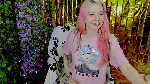 Snapshot of Sansarella chatting on 03.05.25 Sansarella online show from 03.05.25