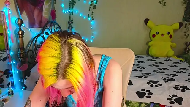 Snapshot of Sansarella chatting on 11.27.25 Sansarella online show from 11.27.25