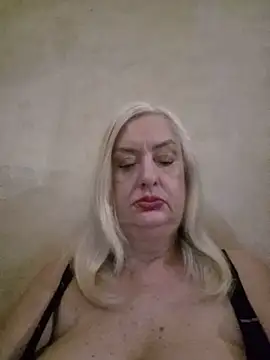 Snapshot of Julia20X chatting on 06.11.26 Julia20X online show from 06.11.26