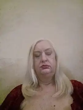 Snapshot of Julia20X chatting on 06.18.26 Julia20X online show from 06.18.26