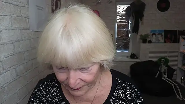 Zuri Zodiac online show from 04.24.26