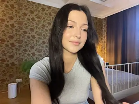 Snapshot of Miley_Shine chatting on 04.11.26 Miley Shine online show from 04.11.26