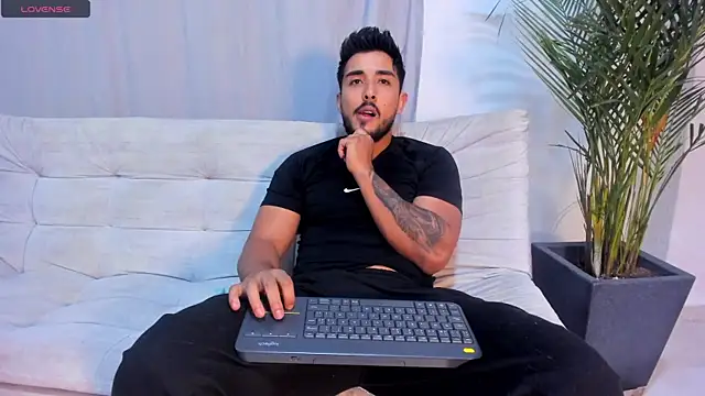 Snapshot of alangreek1 chatting on 07.05.26 alangreek1 online show from 07.05.26