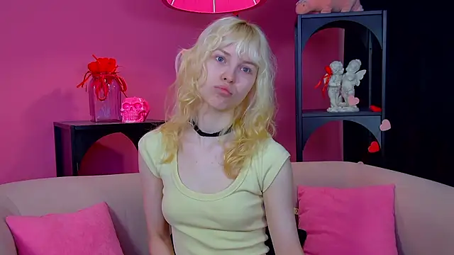 Snapshot of HannahHollis chatting on 05.16.26 HannahHollis online show from 05.16.26