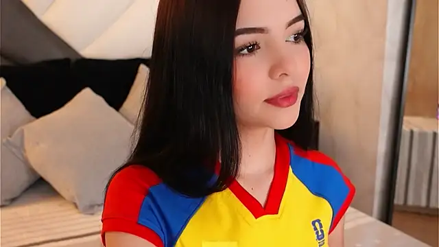 Snapshot of NicoleeNash chatting on 06.18.26 NicoleeNash online show from 06.18.26