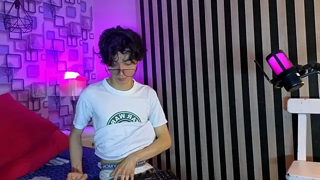 Twink Sebas7 online show from 04.19.26