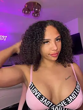 Snapshot of princessromyindy chatting on 04.17.26 princessromyindy online show from 04.17.26