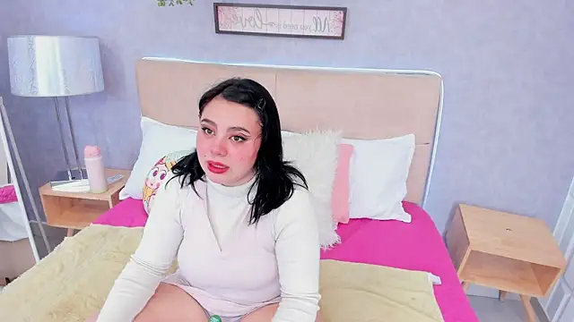 Snapshot of RoxaneBrown chatting on 04.21.26 RoxaneBrown online show from 04.21.26