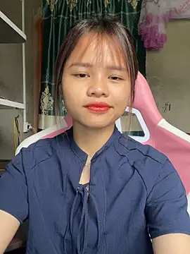 Snapshot of mayha11 chatting on 04.17.26 mayha11 online show from 04.17.26