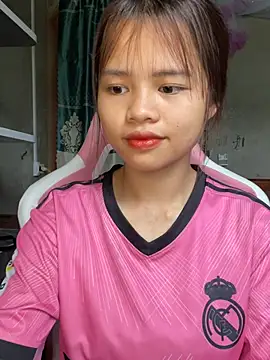 Snapshot of mayha11 chatting on 04.19.26 mayha11 online show from 04.19.26