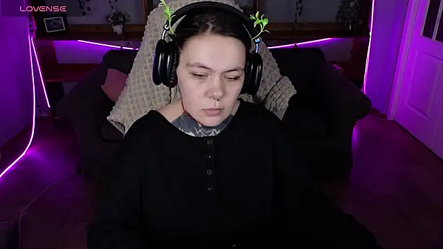 QwertyAnnie Lbo online show from 04.19.26