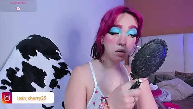 Snapshot of Leah_cherry chatting on 05.07.26 Leah cherry online show from 05.07.26