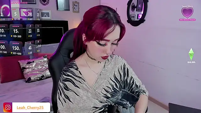 Snapshot of Leah_cherry chatting on 06.19.26 Leah cherry online show from 06.19.26