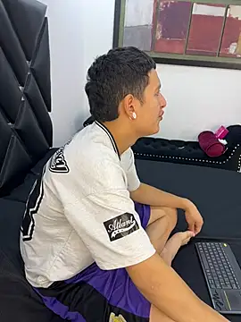 TomAndGia online show from 04.24.26