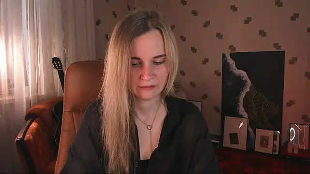 Snapshot of MiaSparkes chatting on 06.23.26 MiaSparkes online show from 06.23.26