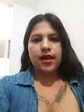 Snapshot of catalella_segura chatting on 04.15.26 catalella segura online show from 04.15.26