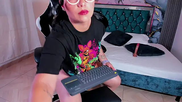 Snapshot of alisha_desire chatting on 04.14.26 alisha desire online show from 04.14.26