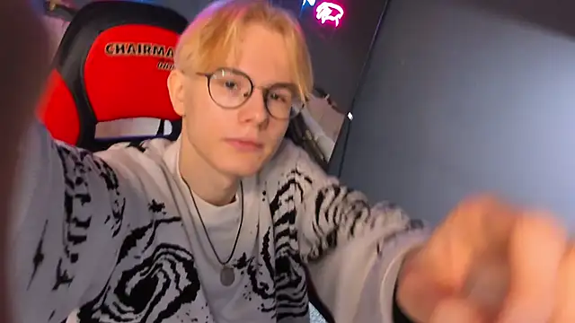 Snapshot of Liam_Blair chatting on 04.10.26 Liam Blair online show from 04.10.26