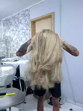 Snapshot of elchamogabotiktok chatting on 04.19.26 elchamogabotiktok online show from 04.19.26