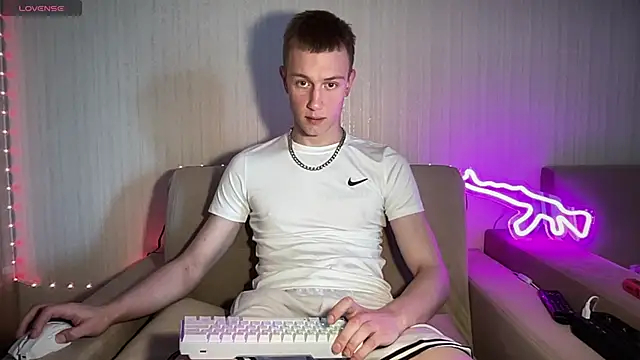 Snapshot of Travis_Gracile chatting on 06.18.26 Travis Gracile online show from 06.18.26