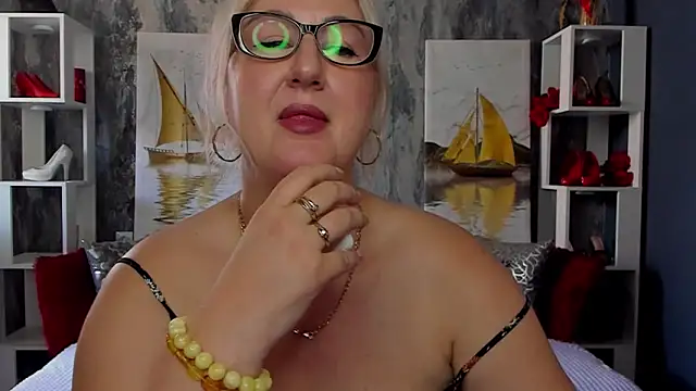 Snapshot of DianaFrances chatting on 05.08.26 DianaFrances online show from 05.08.26