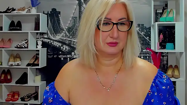 Snapshot of DianaFrances chatting on 05.17.26 DianaFrances online show from 05.17.26