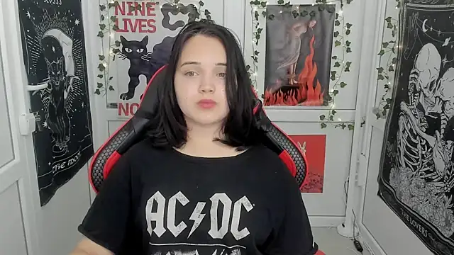 Snapshot of Caroline_cutte chatting on 07.23.26 Caroline cutte online show from 07.23.26