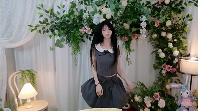 Snapshot of Zoe-001 chatting on 06.24.26 Zoe-001 online show from 06.24.26
