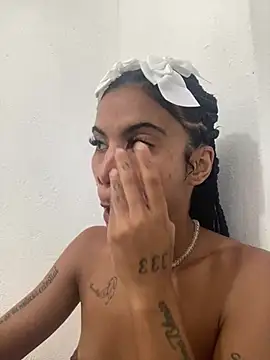 Snapshot of La_reynazendeya_ chatting on 06.17.26 La reynazendeya online show from 06.17.26