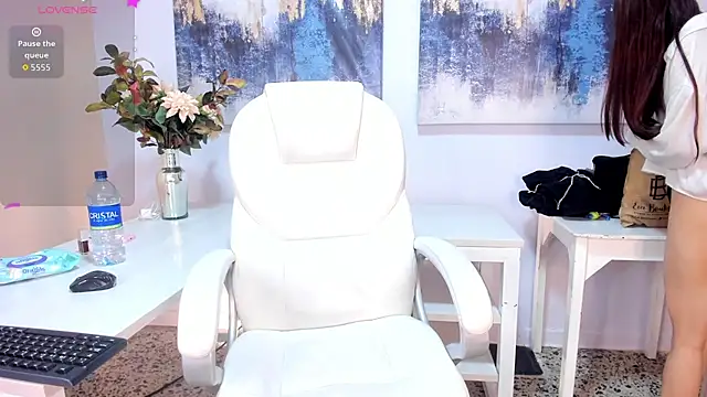 Snapshot of madydoll_ chatting on 04.25.26 madydoll online show from 04.25.26