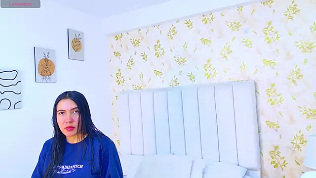 Lia Honey online show from 04.17.26