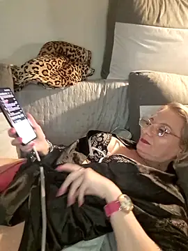 Snapshot of Blond_lady_czech chatting on 04.25.26 Blond lady czech online show from 04.25.26