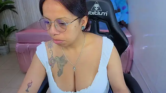 Snapshot of valerytp chatting on 04.25.26 valerytp online show from 04.25.26