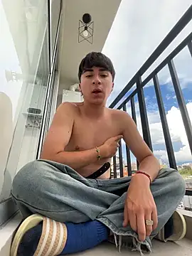 Snapshot of martinbakeer chatting on 04.12.26 martinbakeer online show from 04.12.26